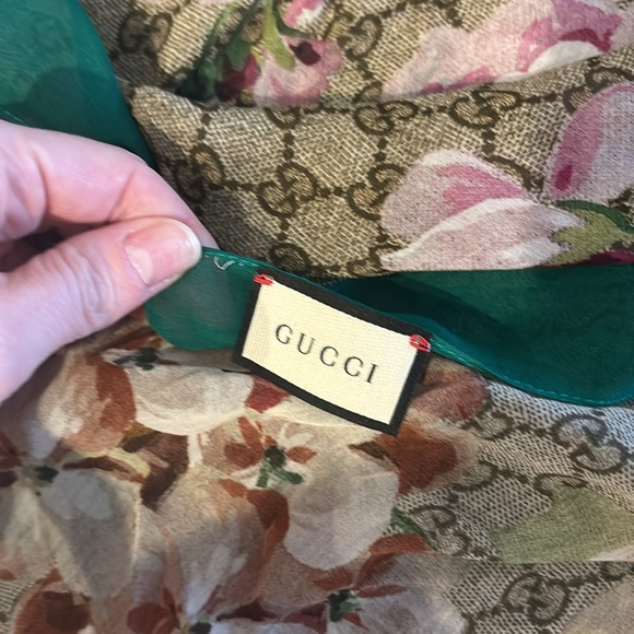 Gucci GG Flora print silk and cotton scarf NWOT - Picture 5 of 6